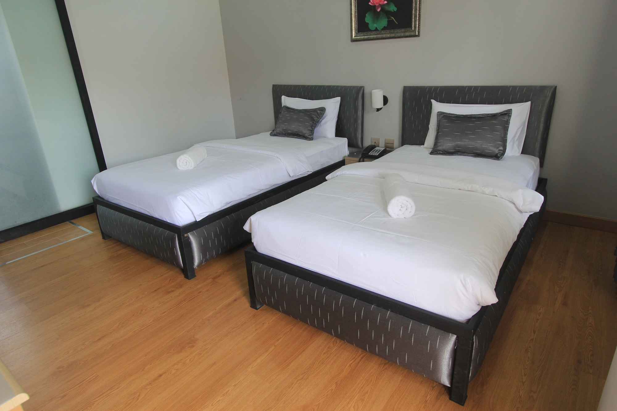 BASIC, TWIN BEDS