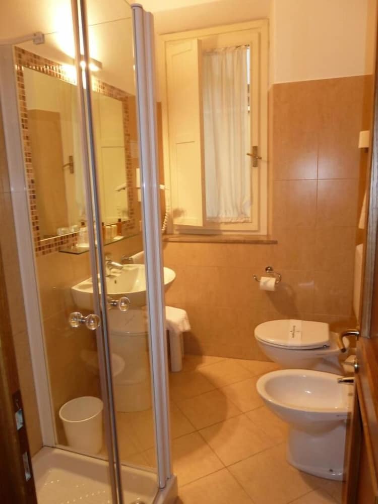 Albergo Reggio 37/63