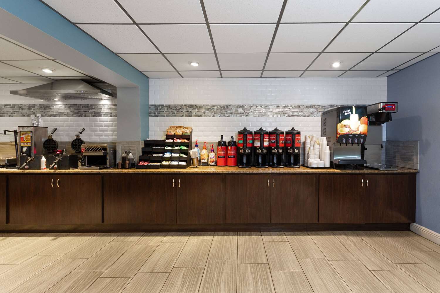 La Quinta Inn By Wyndham Cocoa Beach Port Canaveral 10/57