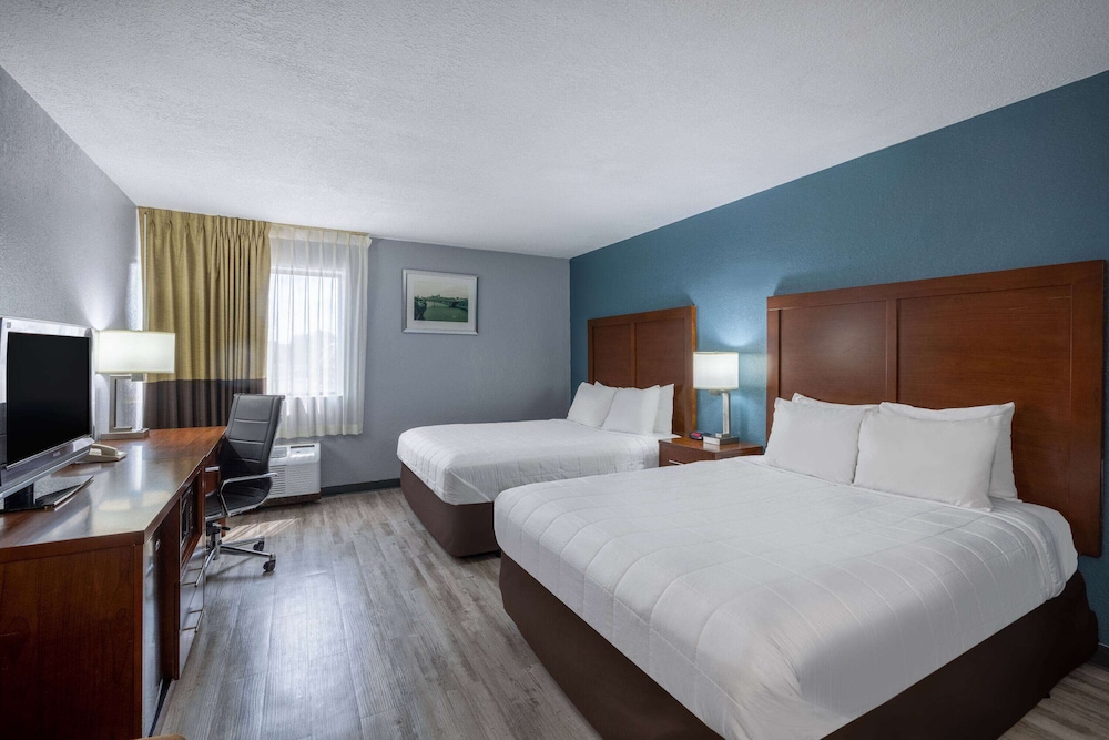 Travelodge by Wyndham Brooklyn Center 16/48