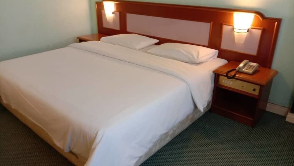Somerset Hotel 11/34