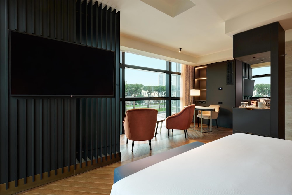 ROOM, KING BED, CORNER