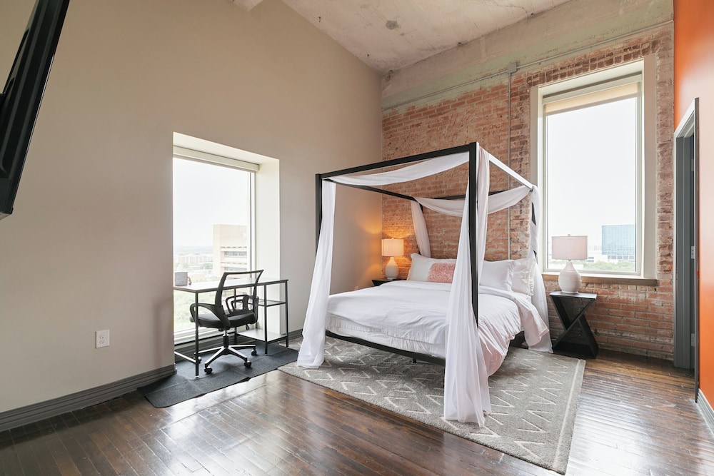 1 Bedroom, Presidential, Loft, Queen Bed, City View, Executive Level