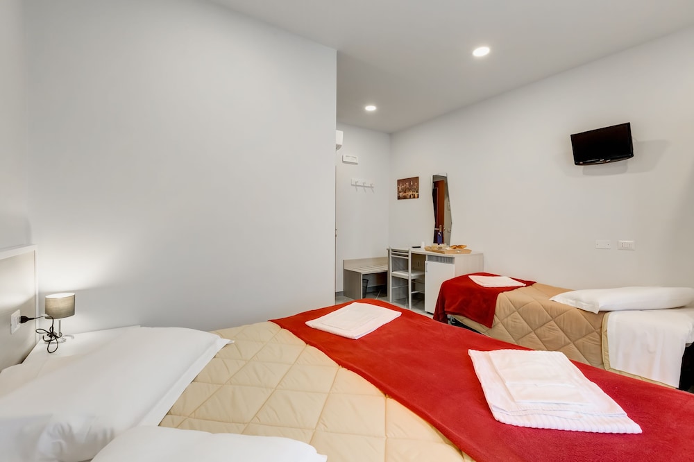 ROOM, TRIPLE