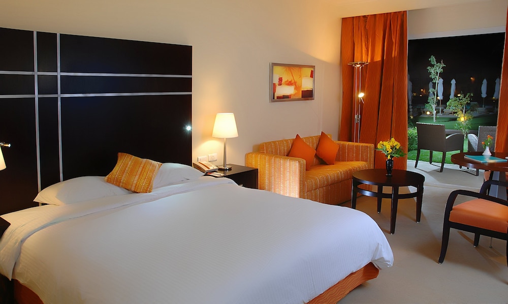 Standard, King Bed, Beach Side, Garden View