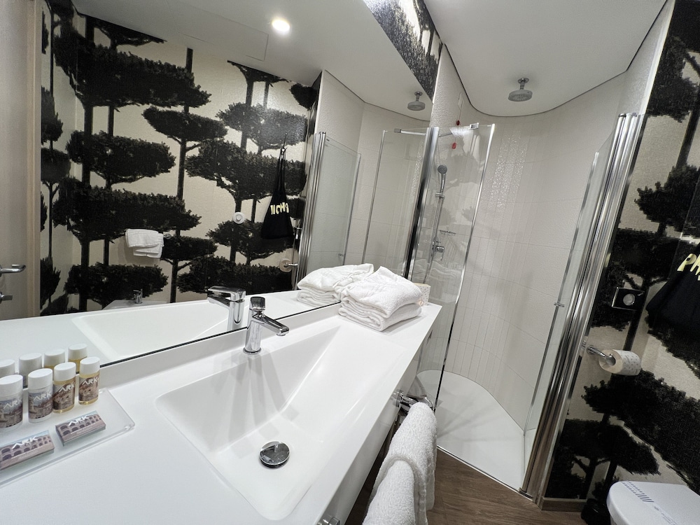 Ark Hotel 38/42