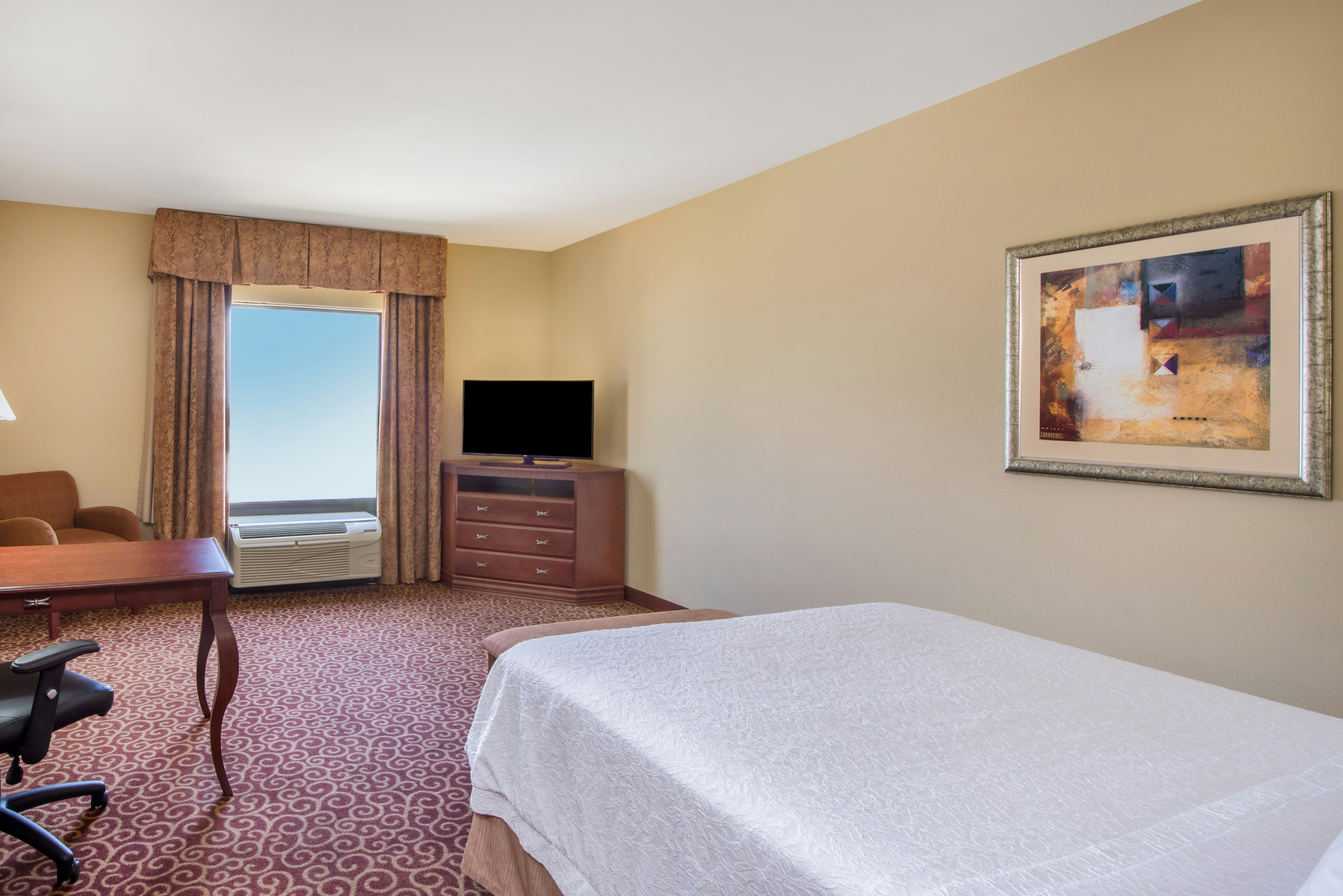 ROOM, QUEEN BED
