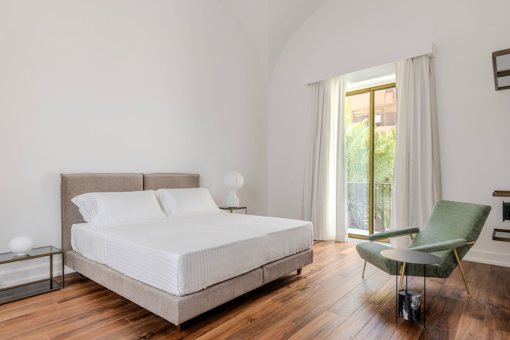 Dome Hotel 13/48