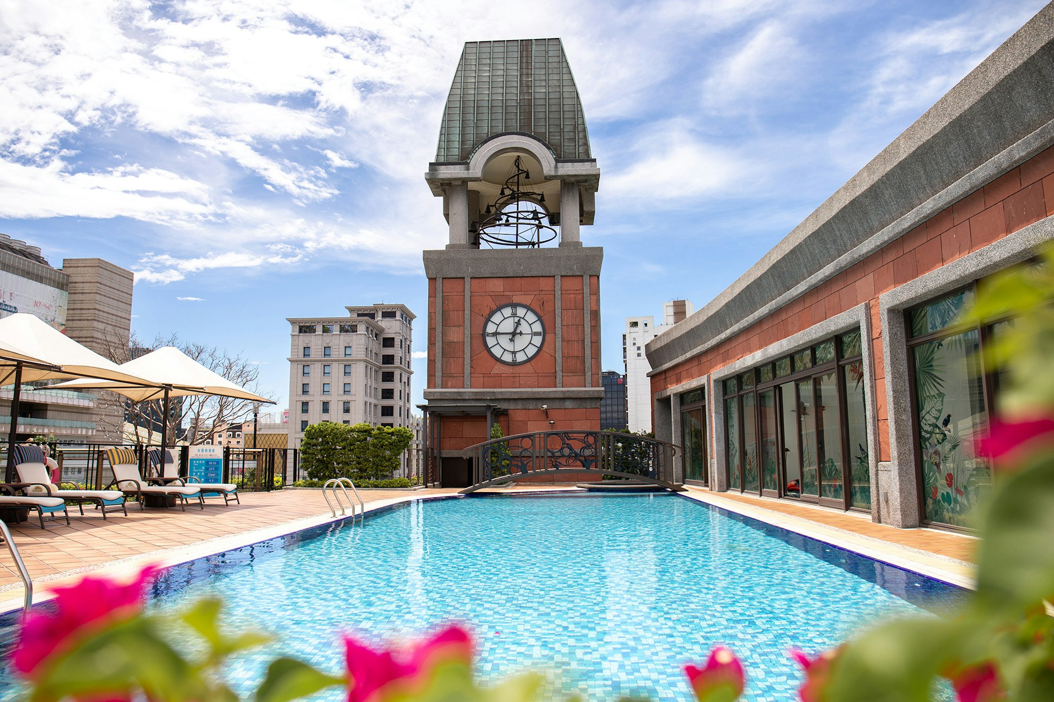 GRAND VICTORIA HOTEL 70/73