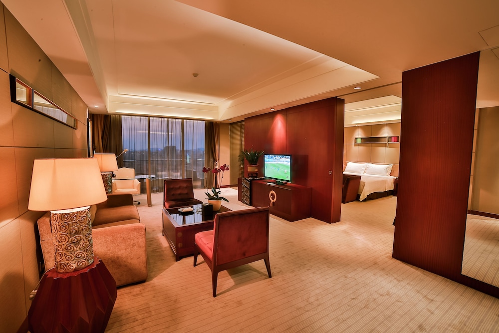Royal Garden Hotel 56/69