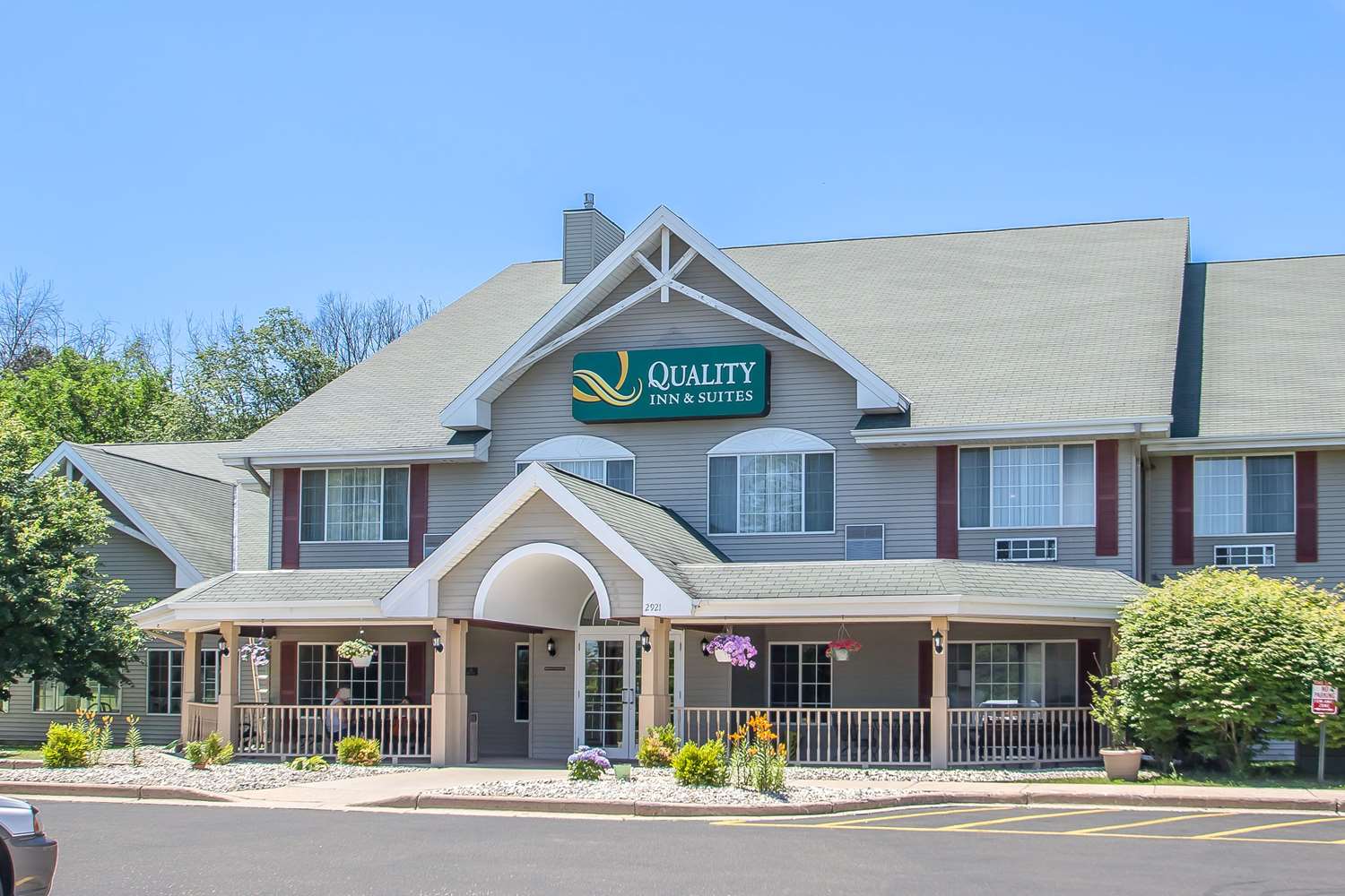Quality Inn & Suites East Troy I-43 3/33