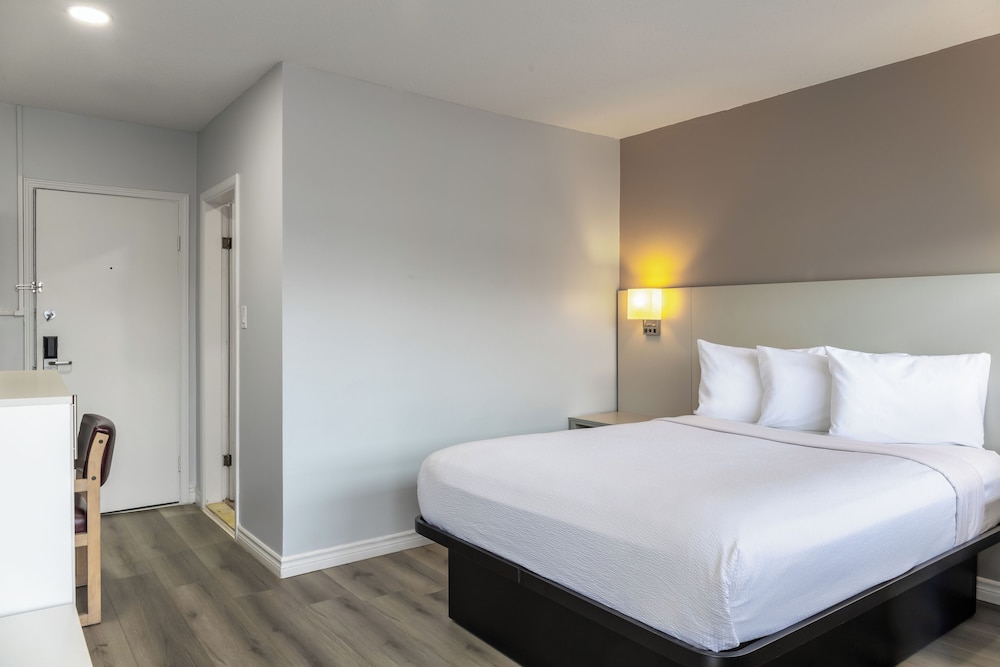 Motel6 Cornwall, On 17/57