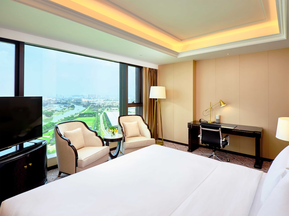 SUPERIOR, KING BED