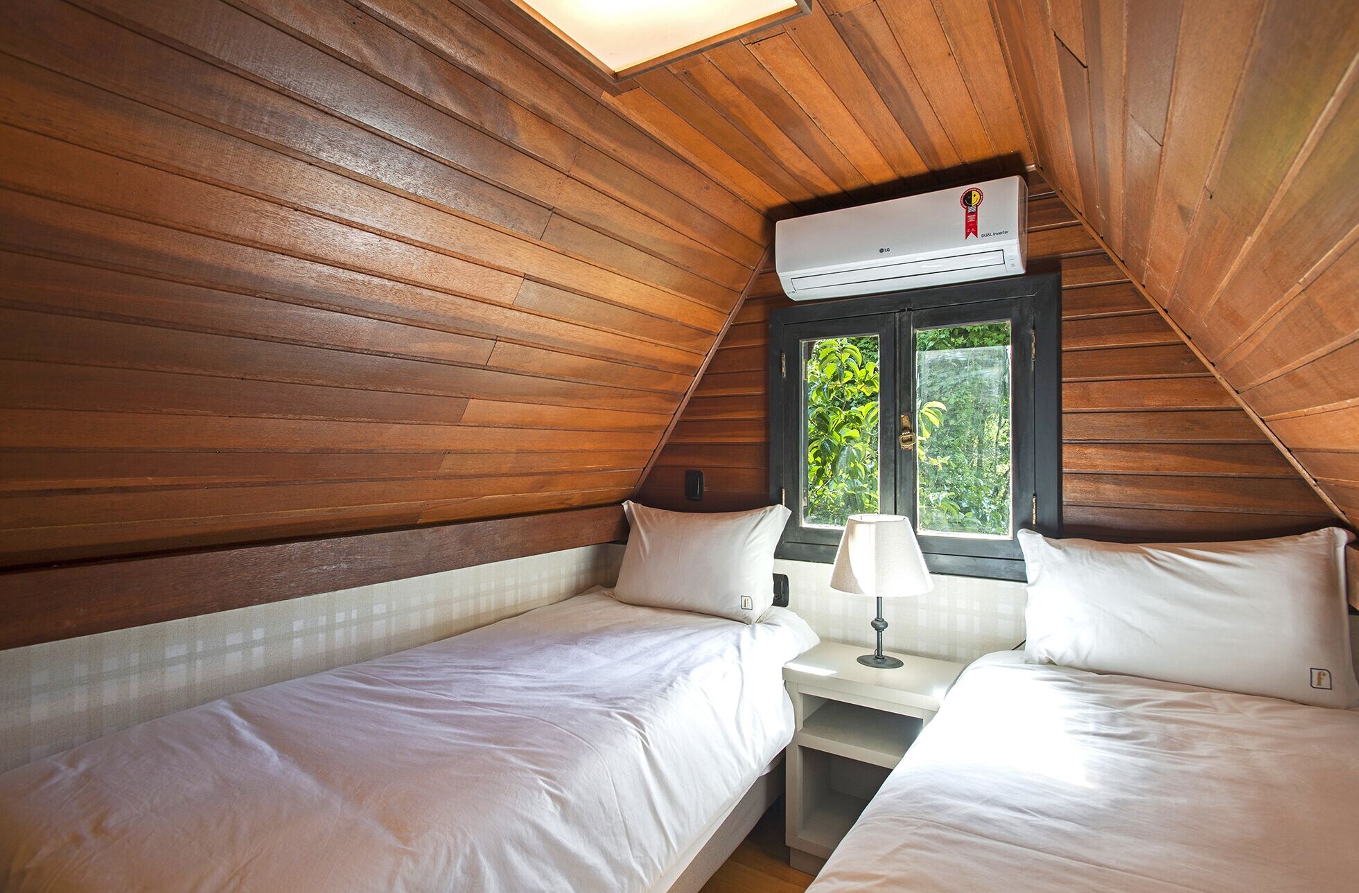 FAMILY, CHALET, BATHTUB