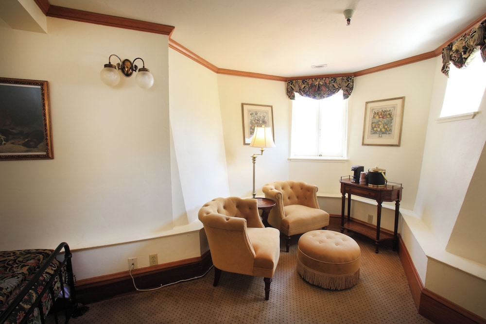 Pacific Grove Inn 73/79