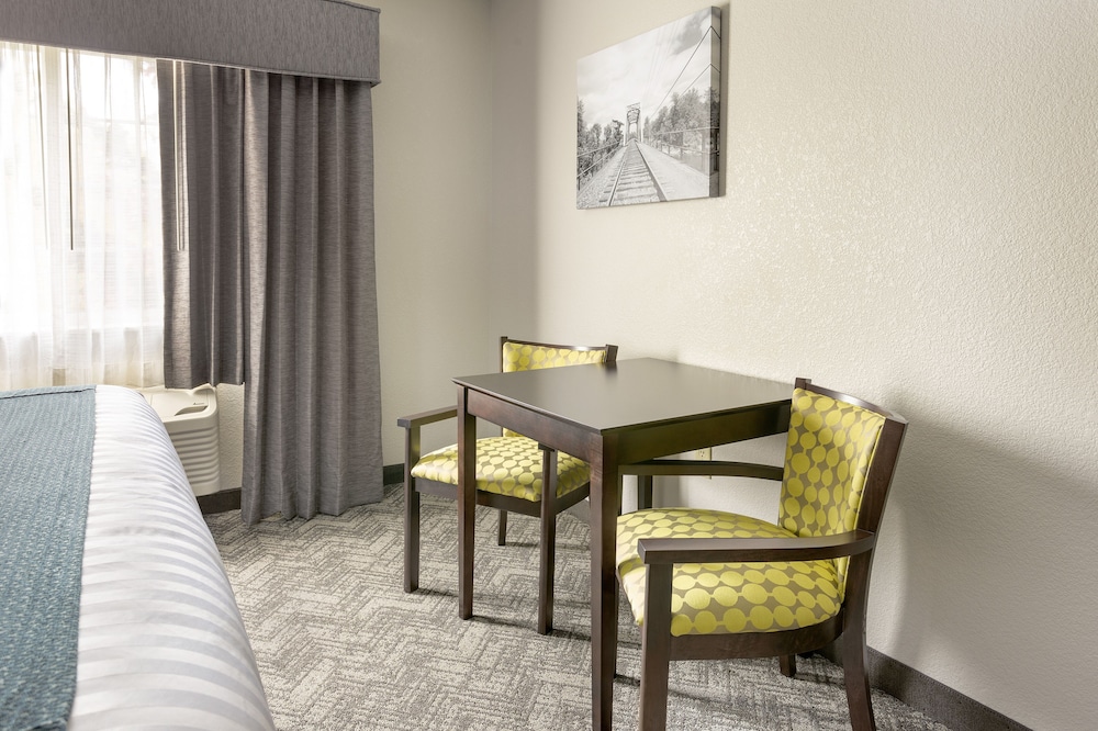 Comfort Inn & Suites Tualatin - Lake Oswego South 31/60