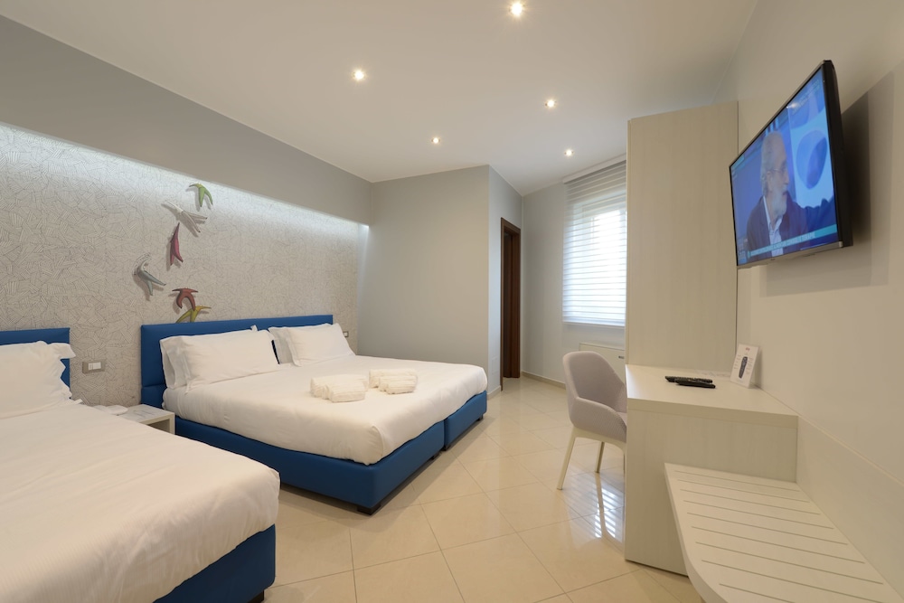 ROOM, TRIPLE