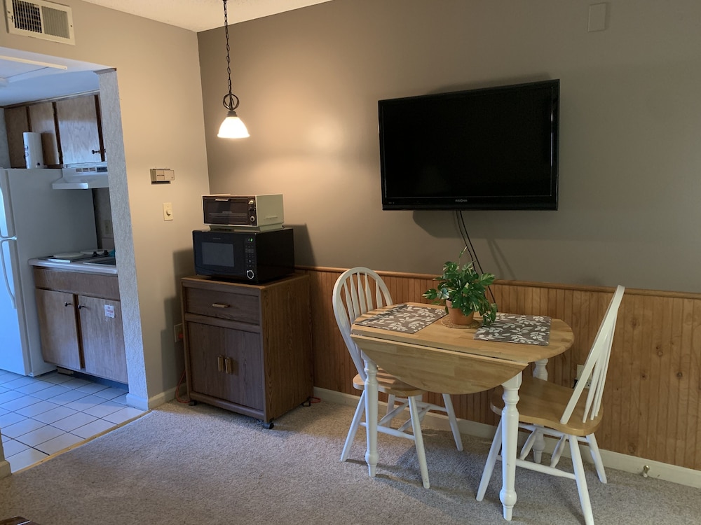 Laurel Inn Condominium 39/50