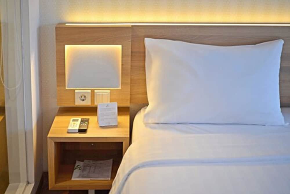 Whiz Prime Hotel Basuki Rahmat Malang 22/34