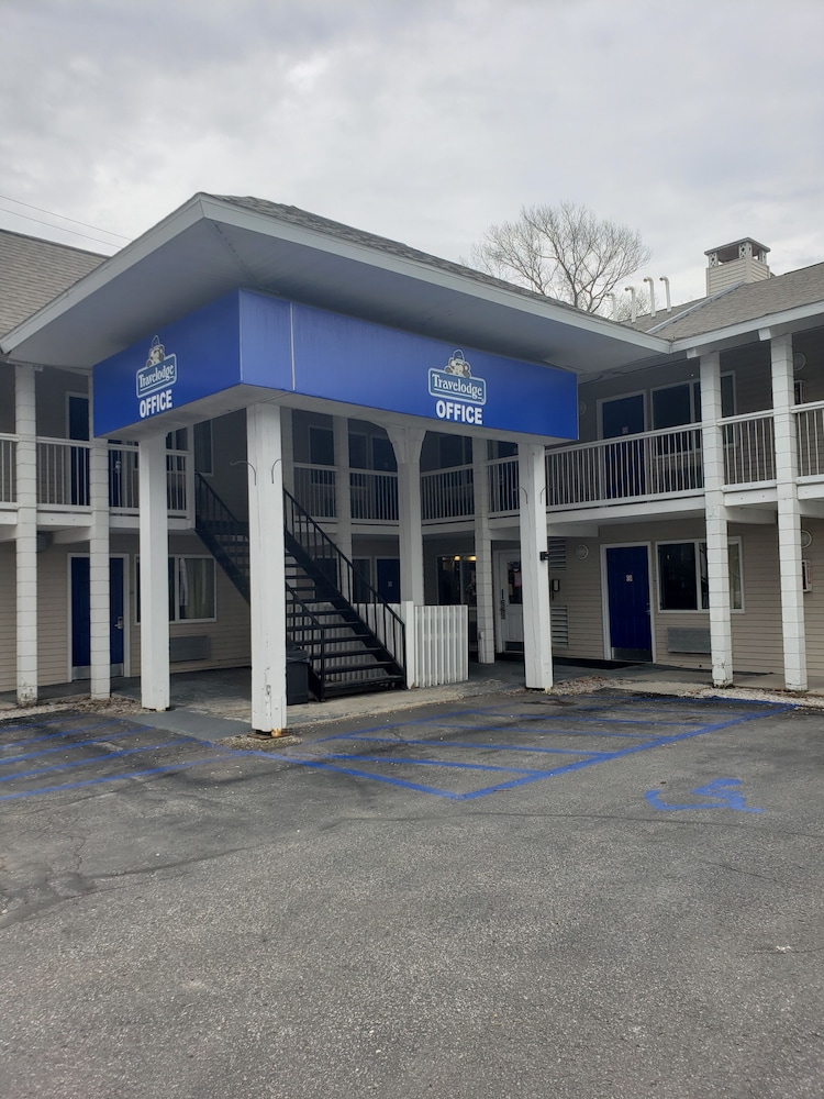 Travelodge by Wyndham Traverse City MI photo5