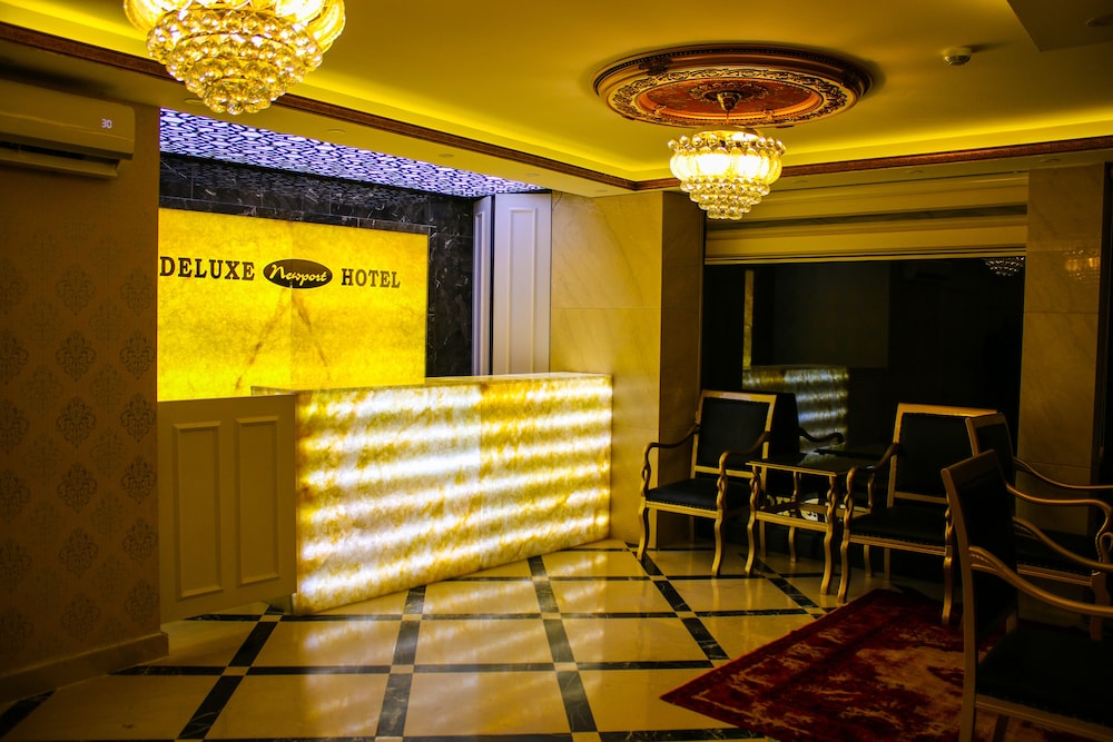 Deluxe Newport Hotel 5/54