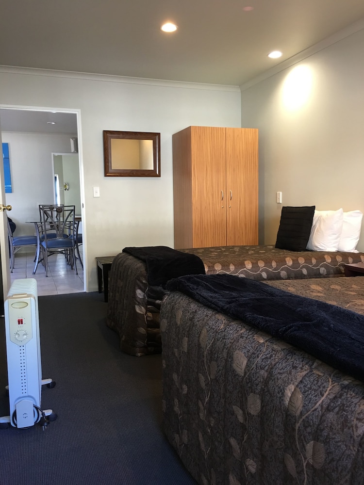 Aldan Lodge Motel 10/47