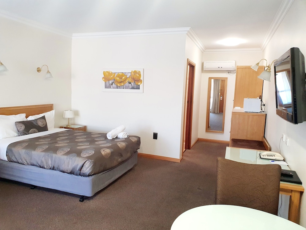 Golden Grain Motor Inn 11/54