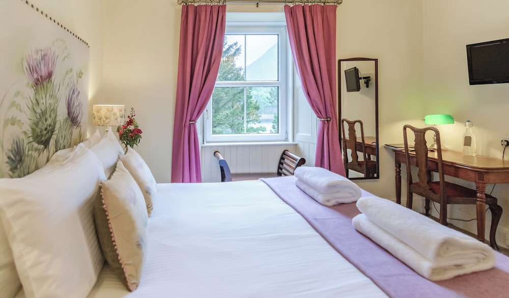 ROOM, DOUBLE BED, LOCH VIEW