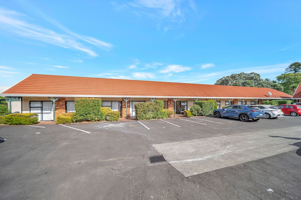 TUDOR COURT MOTOR LODGE 56/70