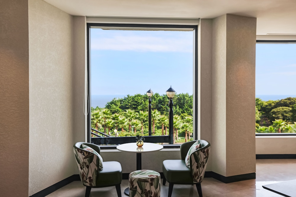 Kensington Resort Jeju Jungmun 25/50