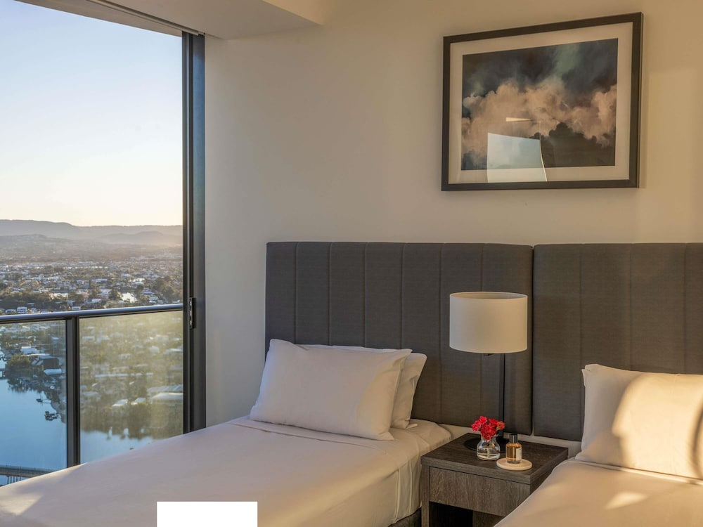 3 BEDROOMS, SKY, HOME