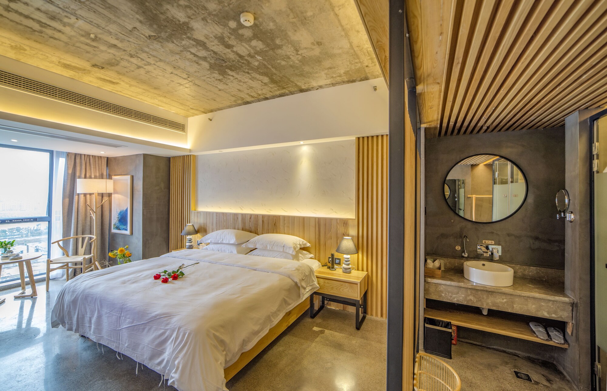 Deluxe, King Bed