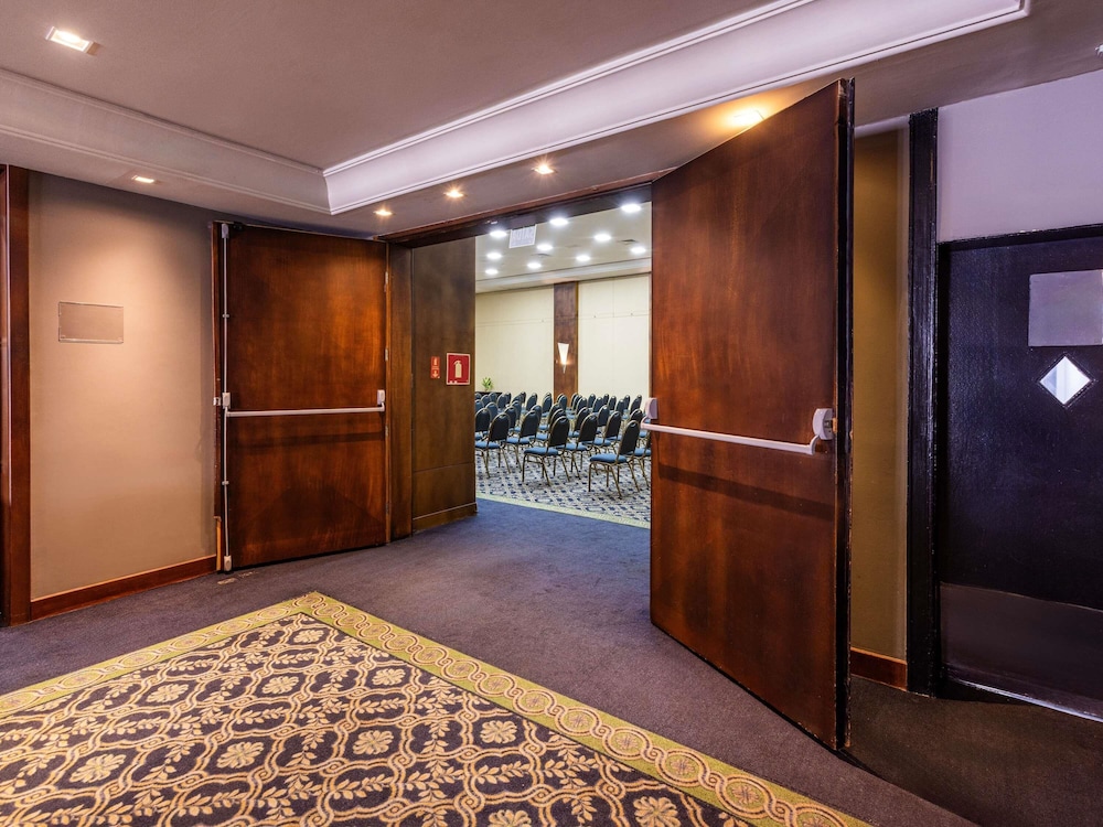 Grand Mercure Curitiba Rayon 23/50