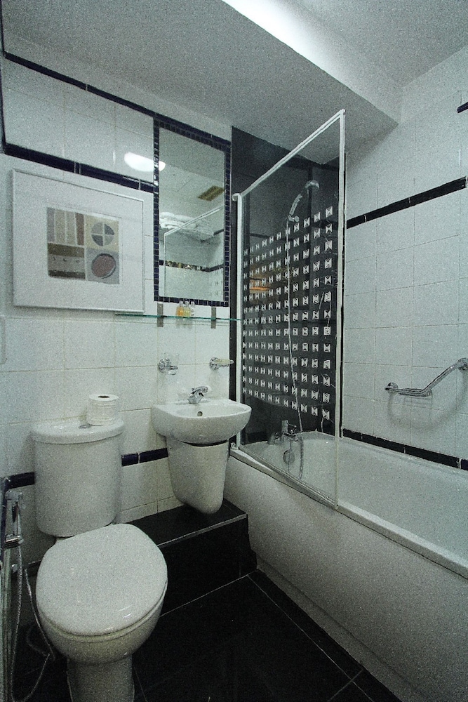Opulence Centra London Hotel 14/75