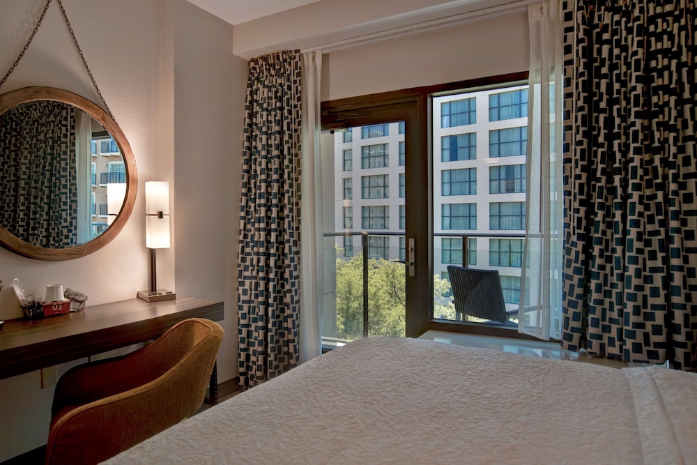 Hampton Inn & Suites San Antonio Riverwalk 39/77