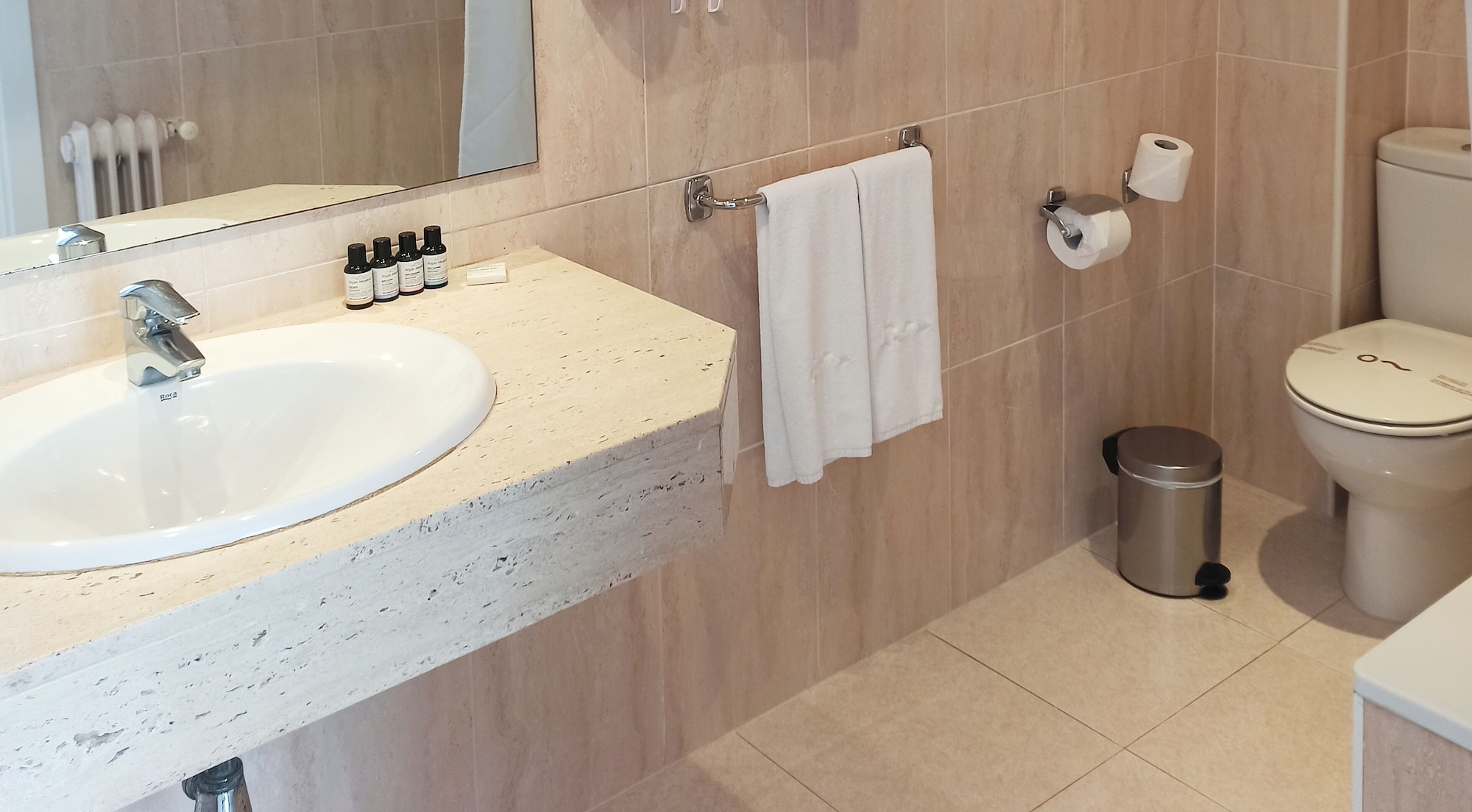 غرفة متصلة كومفورت عائلية بسريرين مزدوجين بإطلالة على المسبح بشرفة، Hotel Aromar 8/8