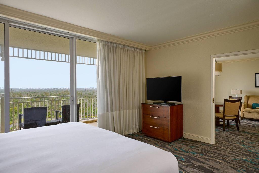 1 Bedroom, Suite, King Bed, with View, Sofa, Balcony, Captiva Tower