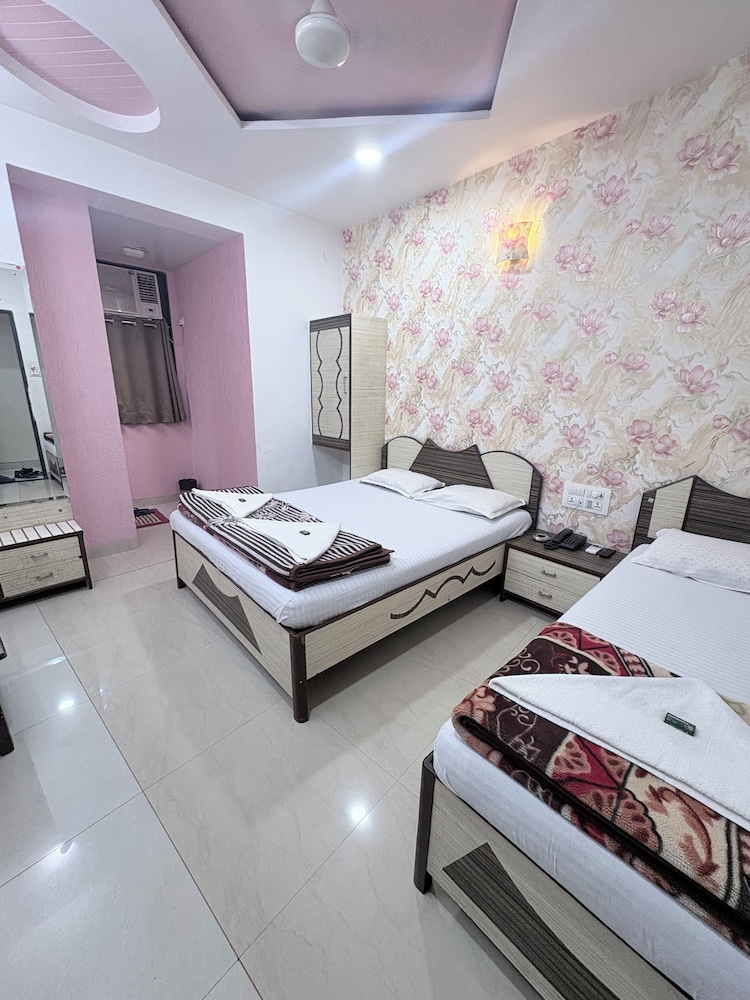 Hotel Broadway Colaba Mumbai 15/50