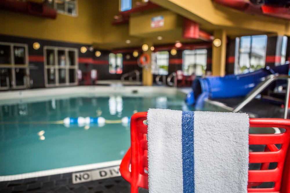 Comfort Suites Kelowna, BC 6/52