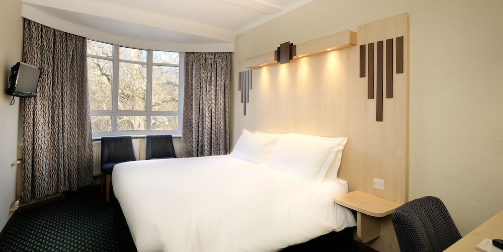 Tavistock Hotel 28/71
