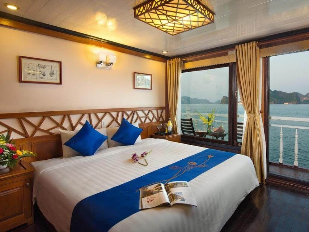 Halong Royal Palace Cruise 14/62