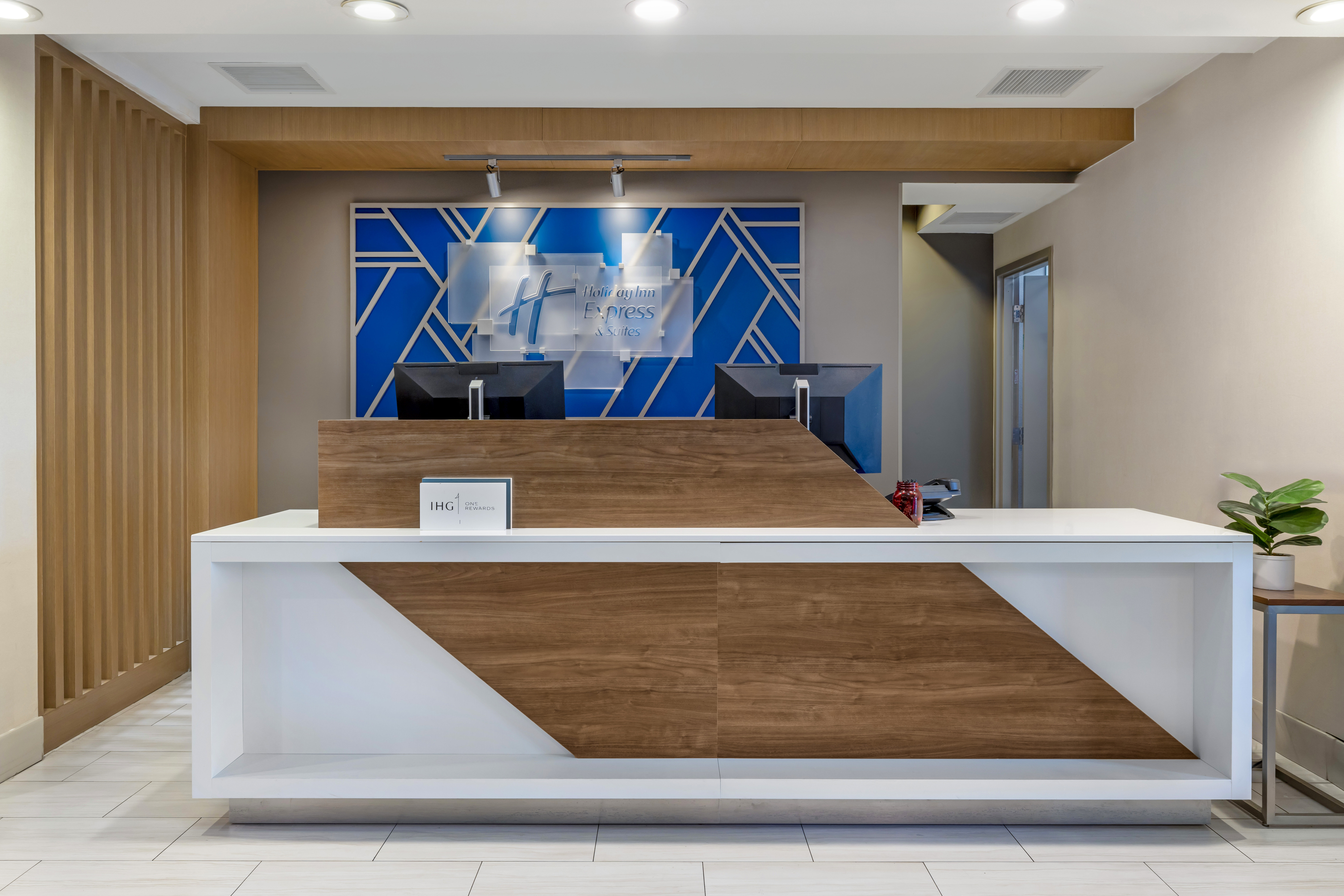 Holiday Inn Express Hotel And Suites Lake Elsinore 8/61