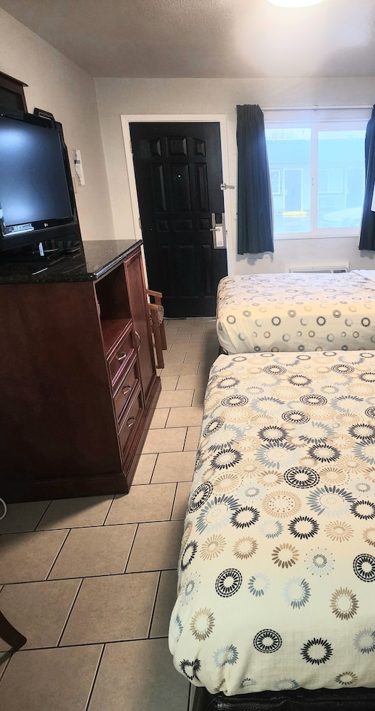 PACIFIC INN 17/23