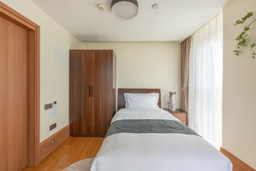 Green Court Place Jin Qiao Middle Ring Shanghai 12/50