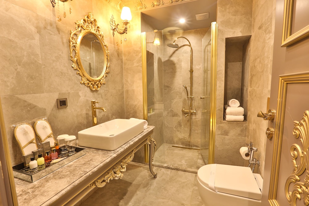 Real King Suit Otel 50/50
