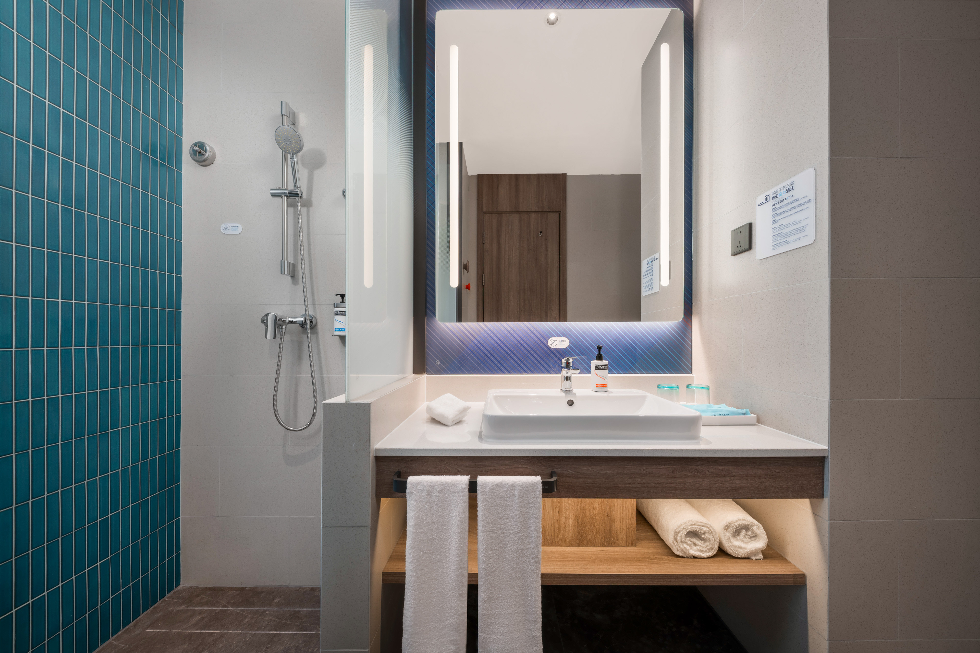Holiday Inn Express Shenzhen Futian Center 60/63