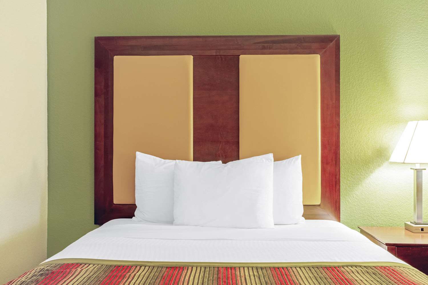 La Quinta Inn & Suites by Wyndham Lancaster 1/15