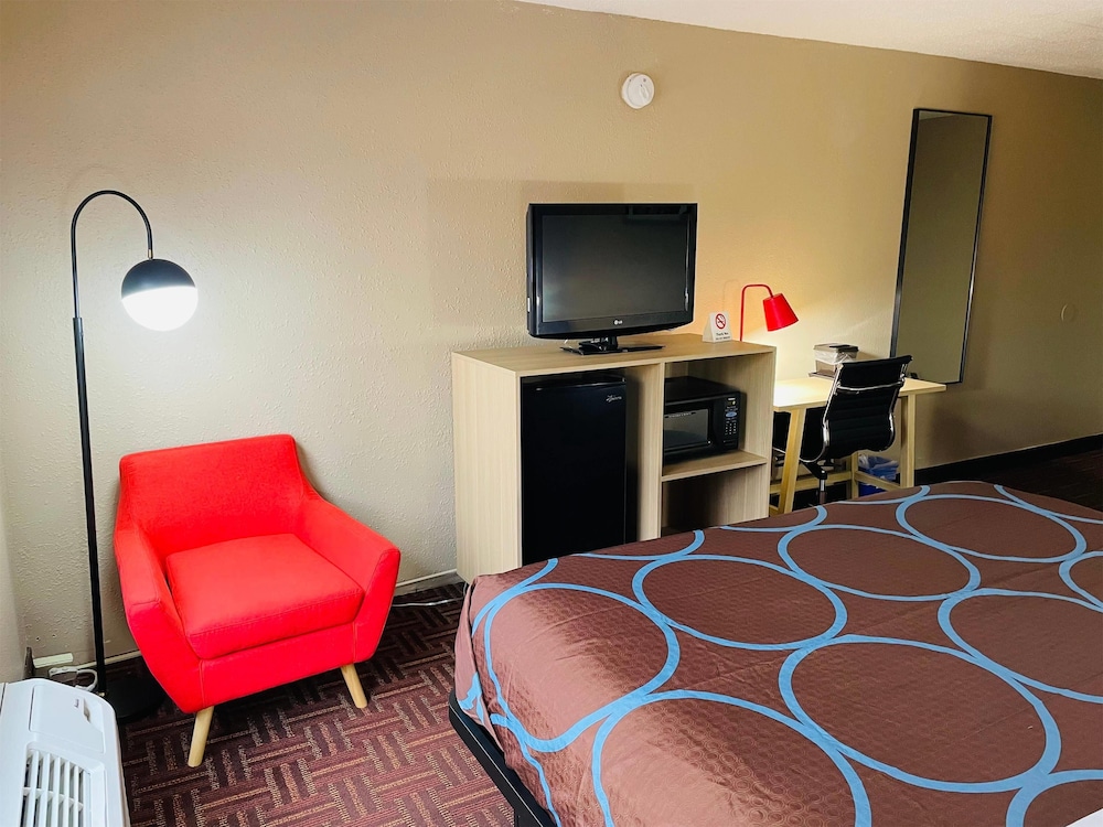 Super 8 by Wyndham Gloucester 20/34