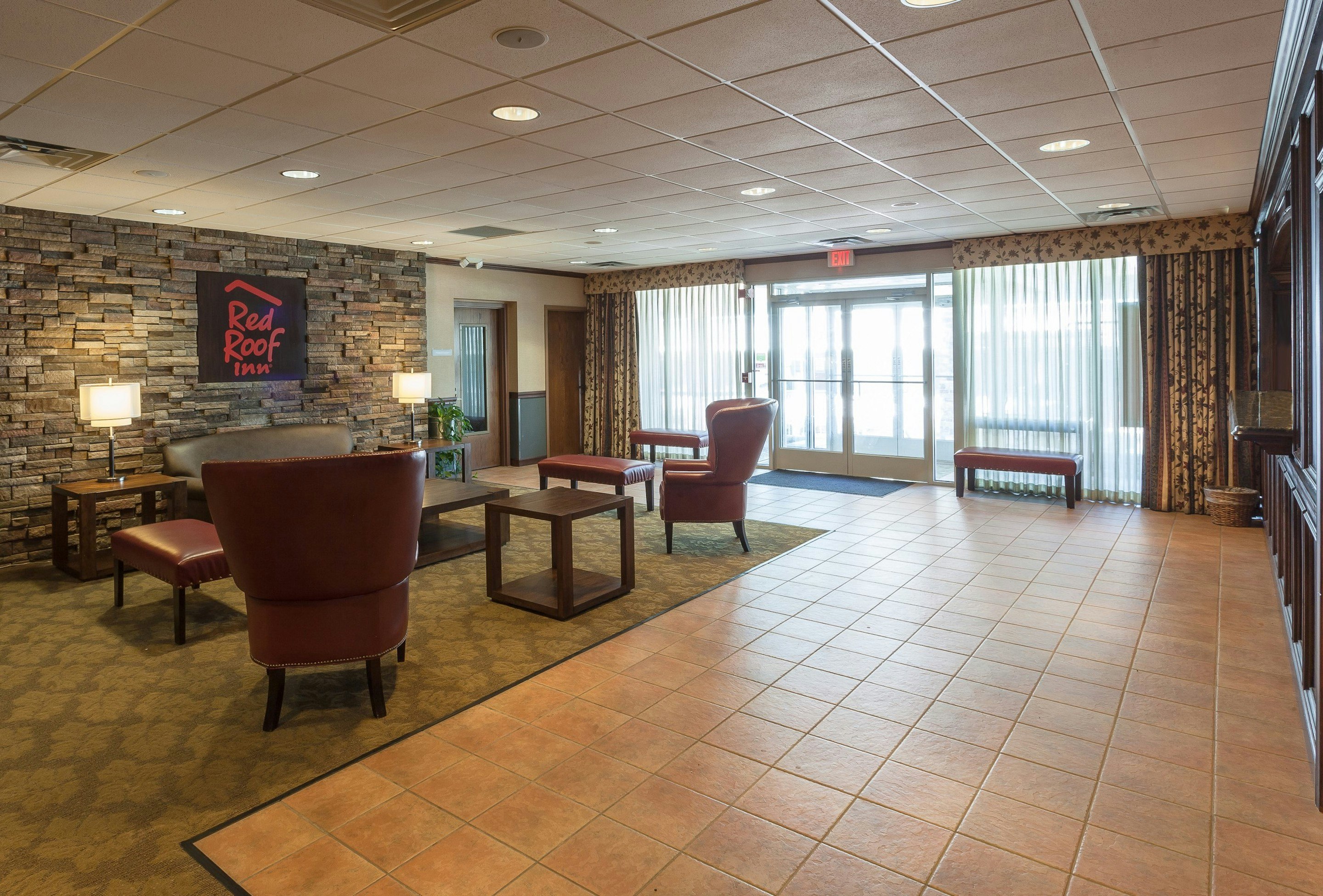 Red Roof Inn & Suites DeKalb 32/40