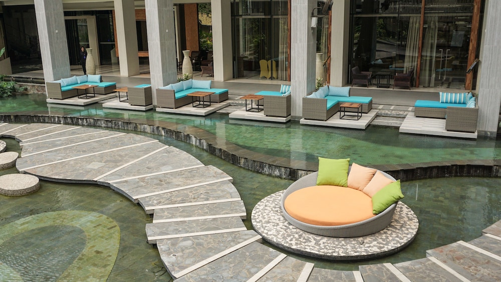 Grande Valore Hotel and Serviced Apartment (ex Oakwood Residence Cikarang) 54/68